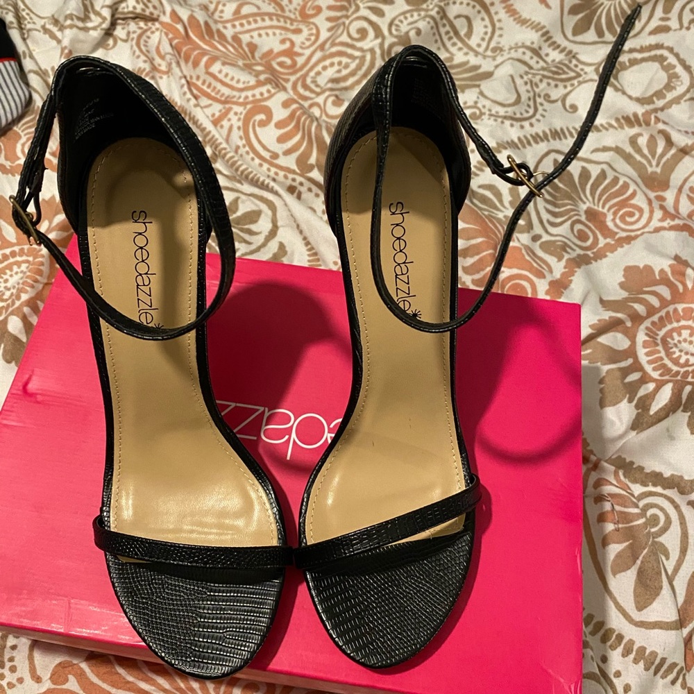 Brand new, simple, minimal black heeled sandal
